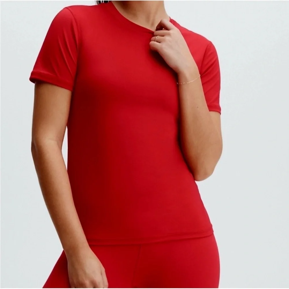 Fabletics Phoenix Lite Short Sleeve Top. Size Small. New With Tags.